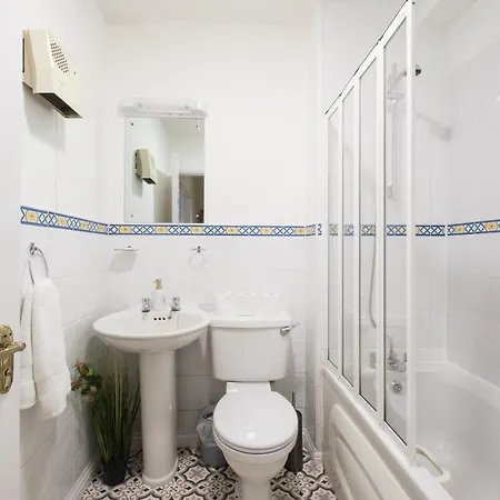 Appartement Stylish Centre Townhouse, Sleeps 12 With Parking