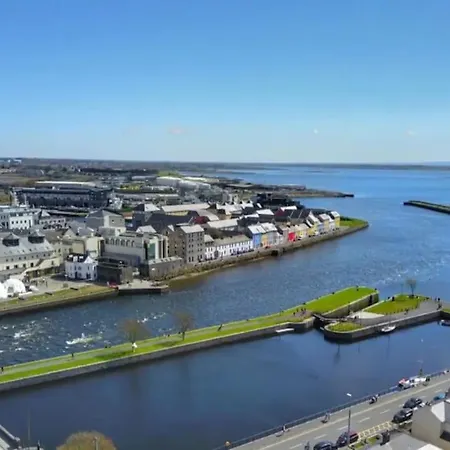 Stylish Centre Townhouse, Sleeps 12 With Parking Appartement *