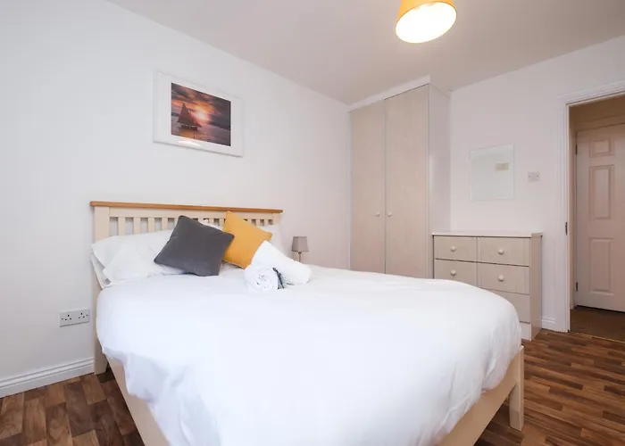 Stylish Centre Townhouse, Sleeps 12 With Parking Galway