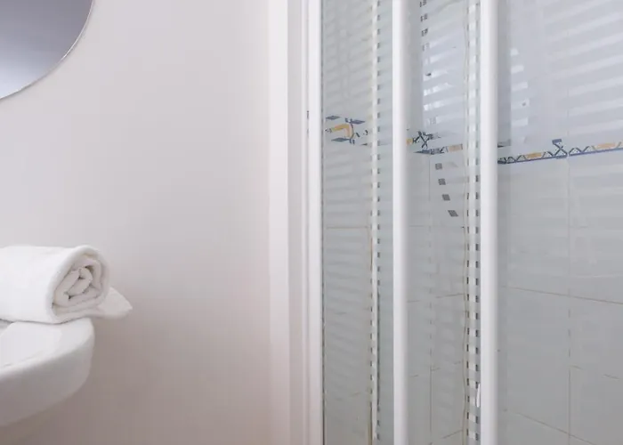 Stylish Centre Townhouse, Sleeps 12 With Parking Lägenhet *