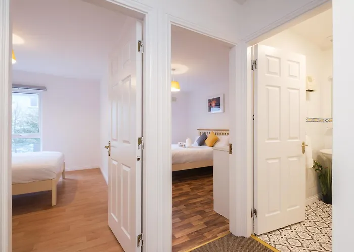 Stylish Centre Townhouse, Sleeps 12 With Parking Galway