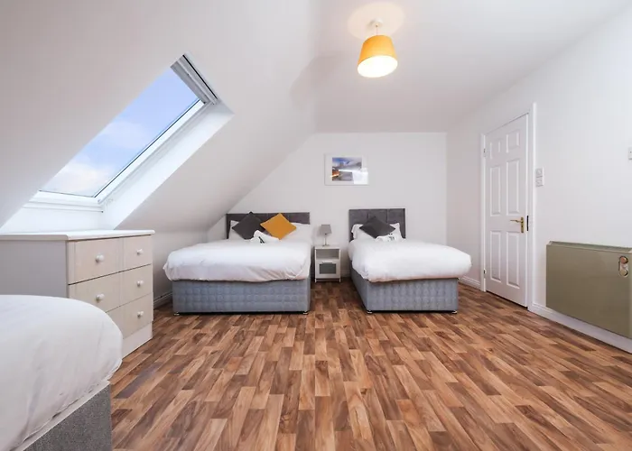 Stylish Centre Townhouse, Sleeps 12 With Parking Galway