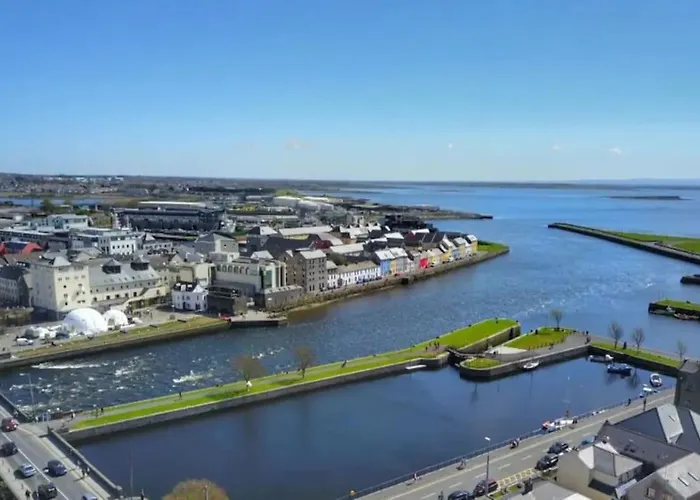 Stylish Centre Townhouse, Sleeps 12 With Parking Lejlighed *