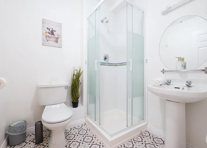 Stylish Centre Townhouse, Sleeps 12 With Parking *