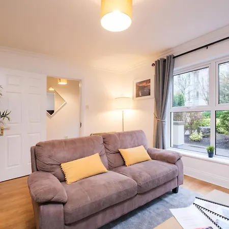 Apartment Stylish Centre Townhouse, Sleeps 12 With Parking